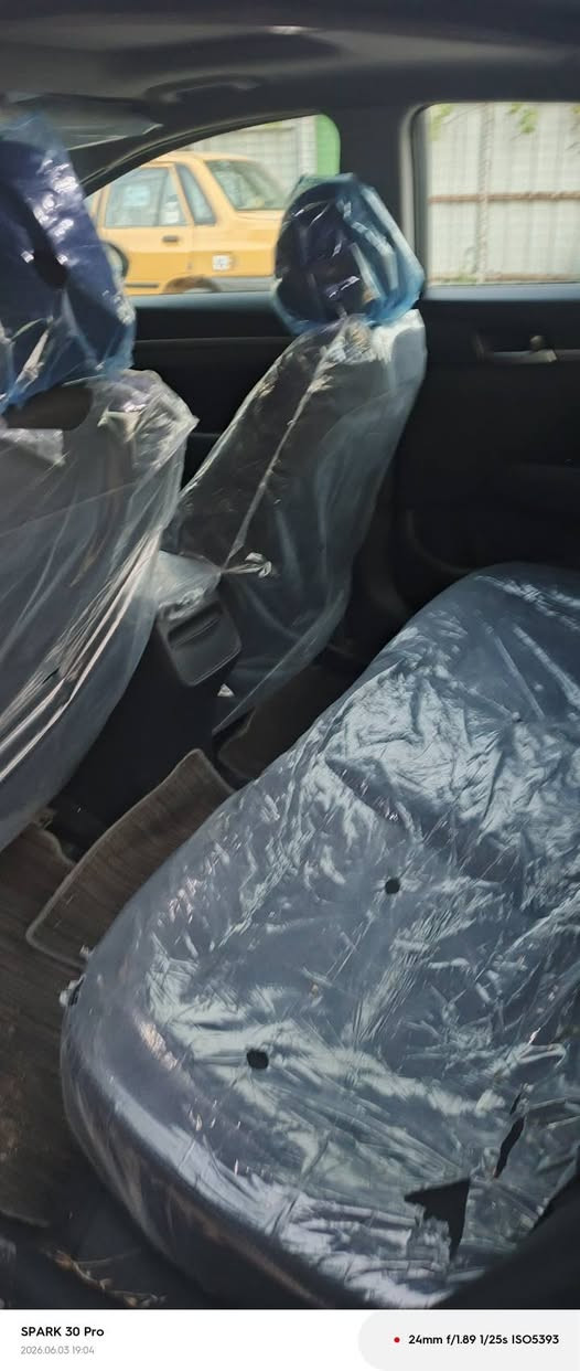 السلام وعليكم الانترة موديل 18 فول سيارة رقم اربيل عدة كشنات مخمل
بصمه
فتحه
تدفع كشنات 
رادار جانبي 
تبريد منفصل 
بدون تبديل ليبل واحد سيارة 
بدون ايرباك 
حادث سيارة جاملغ سائق نصه مصبوغ وباب سائق ربعه مصبوغ هاذا حادثه بدون تبديل سعر 120 وبيها مجال شي قليل 
***********
