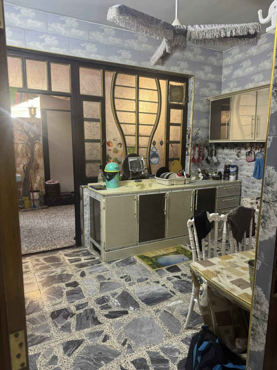 مساح 100 طابقين كامل بغداد شعله غربي بيت نضيف تجي شوف بعينك بيع مستعجل سعر خاص ***********
