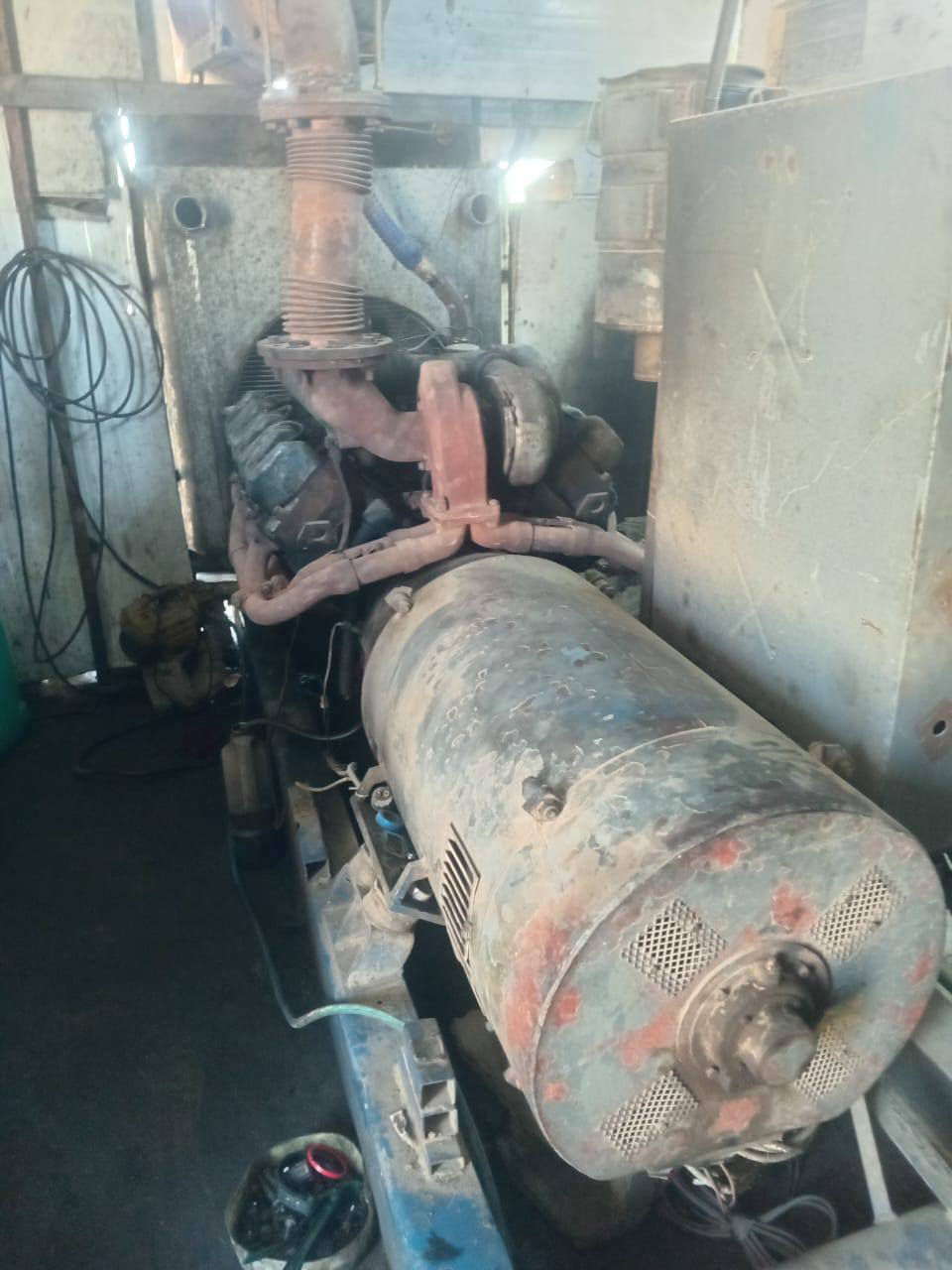 مولدة للبيع  شغاله على الحمل راس التوليد ٤٠٠كيفي المكان  /*********** / ***********   في بغداد الطيفية

