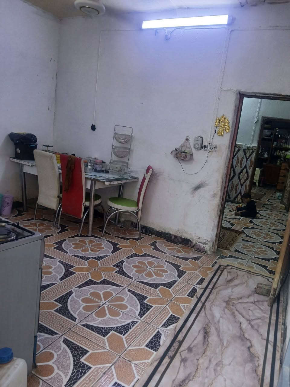 دار للبيع في السماوه قرية سيد جبار مساحته ١٤٠ متر يتكون من غرفتين وصاله ومطبخ وبراني وحمام داخلي وخارجي الاتصال على رقم ***********
