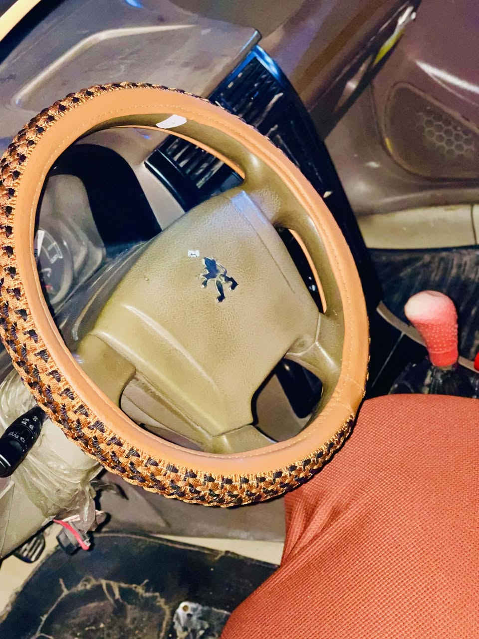 السلام عليكم 405 بيجو سياره لا ضربه ولا تبديل سياره كير مكينه مكفولات مصفره هي وغرامات تخم تاير وحداديه السنويه لل 29 سياره جاهزه مكان السياره ميسان العماره سعر السياره 27 وبيها مجال رقم الهاتف‏‪***********‬‏
