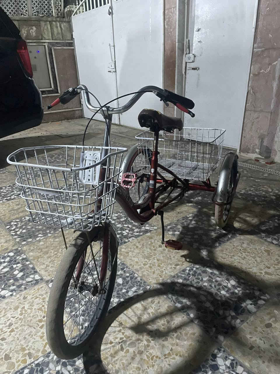 سلام عليكم ورحمة وبركاته بايسكل 3 تايرات نضيف مابي اي شي فقط المقعد مالته يحتاج تبديل والبايسكل لون ماروني دم الغزال سعر 75 بي مجال تواصل رقمي : *********** فقط واتساب مراسله
