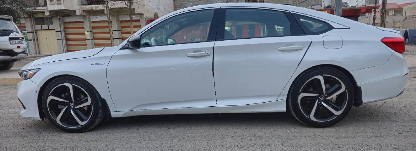 هوندا اكورد هايبرد سبورت موديل 2022 
حادثها البنيد الامامي مبدل
وصبغ خشم جامرلغ الأيمن مع ايرباك الاستيرن طاك
رقم بغداد  باسمي تحويل ثاني يوم
المواصفات :
المحرك : 2.0 
كير بصمه 
مانع انزلاق 
شفتات ستيرن 
دخول الذكي 
شاشة ذكيه 
قيادة الذاتية
تشغيل عن بعد 
عداد الكتروني 
كرسي كهربائي 
أنوار نهارية LED
رادار مانع التصادم 
كاميرا خلفية بثلاث اوضاع
أنماط القياده المتعدده Ev,Eco, normal, Sport
سايد بريك بصمة 
نظام Apple car play
حساس ضغط الاطارات TPMS
 ويل 19 رياضي
مع مواصفات اضافيه مثل
أزرار التحكم من مقود رادارات + الهاتف + المسجل + الخيارات 
رادار حماية من التصادم و تخفيف سرعة السيارة تلقائياً 
ديالى بعقوبه حي المعلمين / للاتصال او واتس ***********
