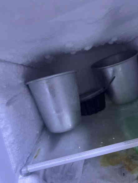 متاح 
ثلاجه وسط مال غرف بعده جديده السعر 180 وبيه مجال 
رقم صاحبه ***********
