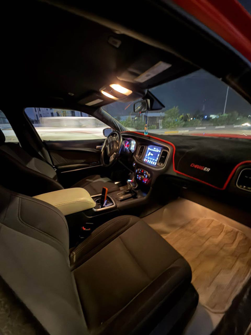 السلام عليكم 
دوج جارجر هيمي كندي لون احمر طماطي مميز  موديل 2017  اصل رقم بصرة تحويل بسمنه 
السيارة فول عدا الفتحة 
حادث السيارة طرف البنيد والجاملغ بدون لغود وشواصي 
السيارة مبرمجها يم مصطفى ايكل 
عليها صوت كلش حلو 
ويلكب ب ٥٠٠ دولار 
شوته وهدرز 
تخم تاير جديد 
تبريد ثلج 
دبل فان رياضي 
خصم الكلام السيارة مصروف عليها هواي 
سعرها ١٧٩ ورقها بيها مجال 
وماكو بهيج سعر  
مكان بصرة ياسين خريبط
رقم الهاتف *********** البصرة, العراق
