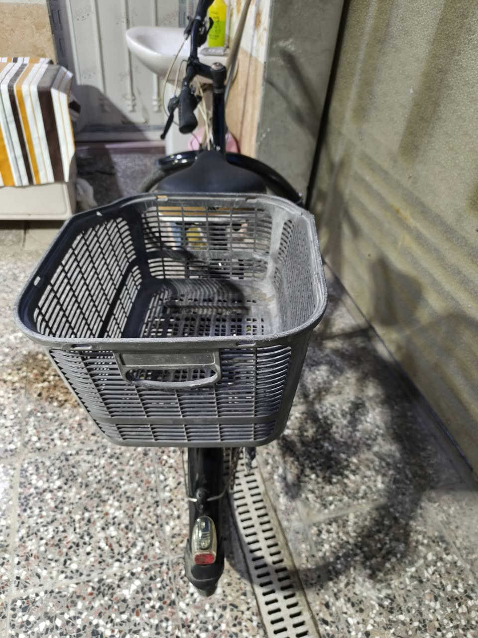 بايك ترحال حجم ٢٨ معدن المنيوم خفيف ريشه ماركه سبشل زد كمبليون امامي خلفي نظيف جاهز السعر 550  الف الشراي يتصل *********** الرصافه ..
