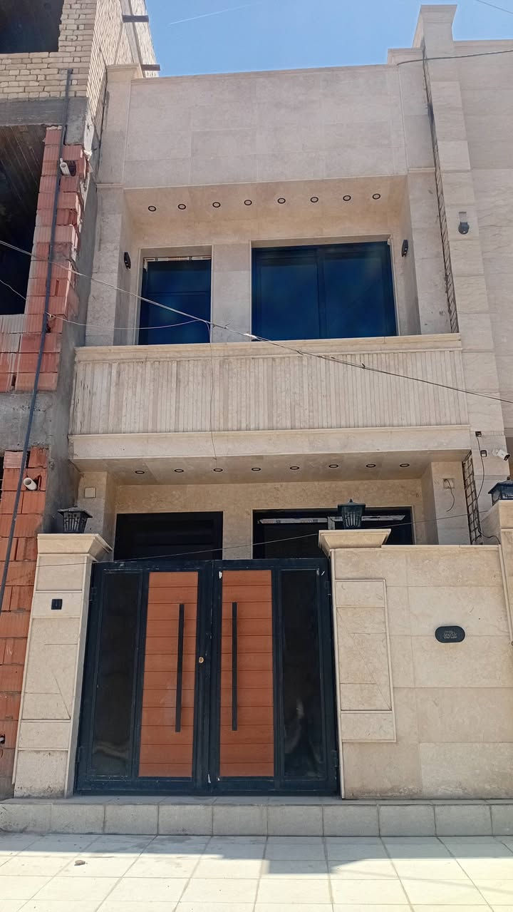 للبيع دار سكن زيرو في السيدية مربع شاكر عبود....

يحتوي على ٣نوم صالة مطبخ وخدمات كاملة مع ارضية مرمر واجهة مرمر....

مساحة ٦٨م
واجهة  ٤م
نزال.  ١٧م

السعر المطلوب[٣٦٠]مليون بيه مجال بسيط.....

اي استفسار مراجعت....

مكتب المجد للوساطة العقارية سيدية شارع العلوة مقابيل مدرسة حلم الغد...

الاتصال 
***********
***********
