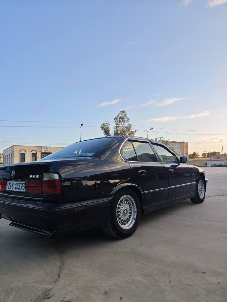 Bmw مودیل 1995 حجم 525
فول فول مواسفات 
رەنگی رەشی قترانە
سڵاید پەردە سوکان کارەبا
ئۆتۆ ماتیک چوار جام کاربای 
تبرید ساردو گەرم مەزبوت
کاربای هەموی بەشەرت
گێرو مکینەو گاردو اکسلی بەشەرت
دەعمو لێدراوی نیە هەموی گیانی بەشەرت
بتاقەی بەنزینی هەیە سەنەویتا 2029 تازیە
 و چوار تایەی تازەی لە ژێرە و بێ تەقەو رقیە
سعری 77 گەڵاو مجال 
ژمارەی خاونی ***********
***********
بیم مودیل 1995 
بدون حادث بدون معجون صبخ عام
مواصفات فول فول 
بردە ..سلاید ..کسنات جلد 
تبرید شغال 
کیجات کلە کهربایات شغال بلادی 
سنویە و هزە جدید
دفتر بنزین بیهی
سعر 77$ مجال بصیط
*********** كركوك, العراق
