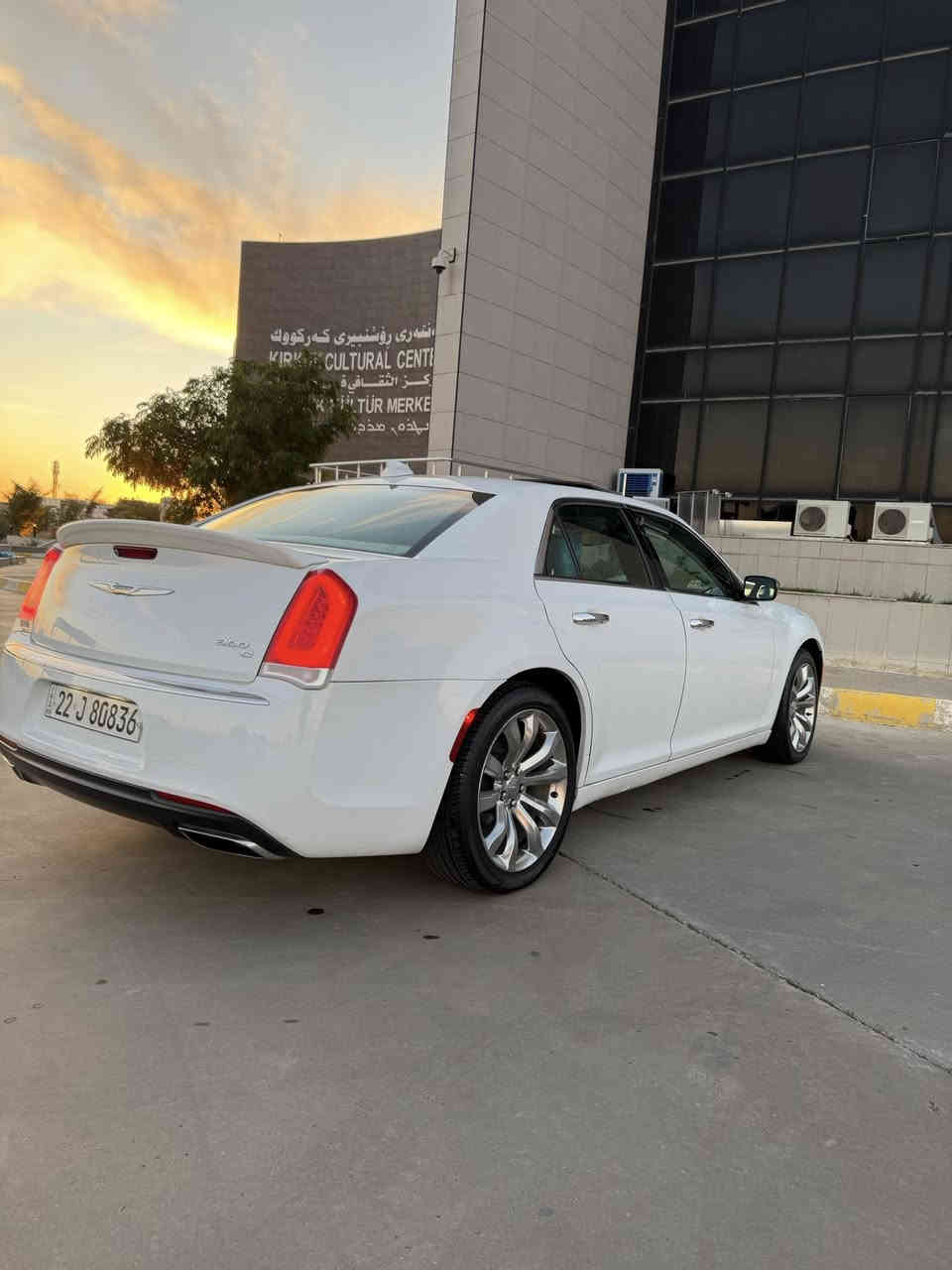 السلام عليكم سعرها 245
كرايسلر 300c 2016 
سيارة كلين تايتل مكفولة ماعدا هلال واحد صبغ..

فول مواصفات C
 سي داخل بيجي بردة خلفيه
وكشن تبريد وتدفيه

كير محرك بشرط مامفتوح برغي بيها بشرط..
سيارة ماشية 85مايل حقيقي ..

مابي نواقص سيارة جاهزز من كلشي ..
مكانى كركوك..
***********
