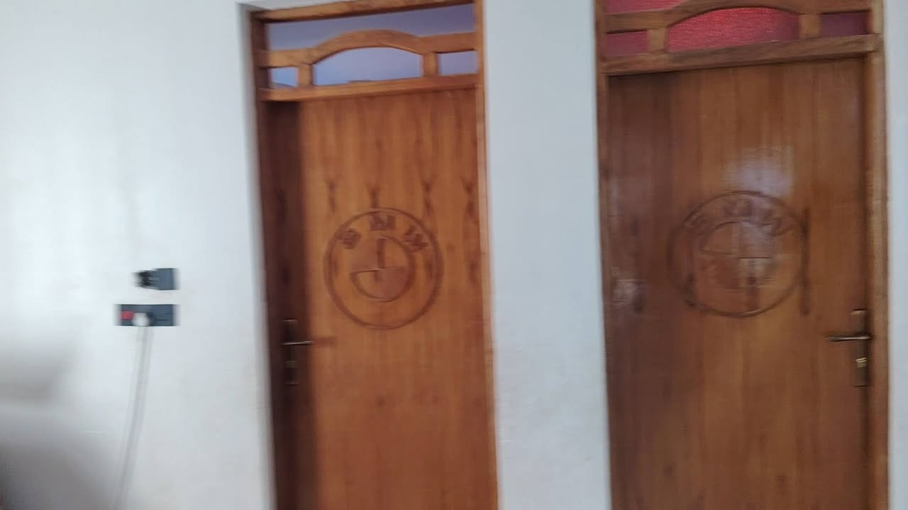 الدار للبيع في حي الغدير الثانية قرب المدرسة النموذجية
طابقين علما ان الدار رقم فية معامله ومقيم متبقي ع موافقة المحافظ فقط
تفاصيل الدار
1-اربع غرف نوم
2- اربع صحيات
3- مطبخ عدد2
4-استقبال عدد2
5-صالتان كبيرتان
الطابق الأول منفصل عن الثاني ويمكن ان يكون مشترك
السعر المطلوب 160 مليون وقابل للتفاوض
للأستفسار الأتصال ع الرقم
***********
