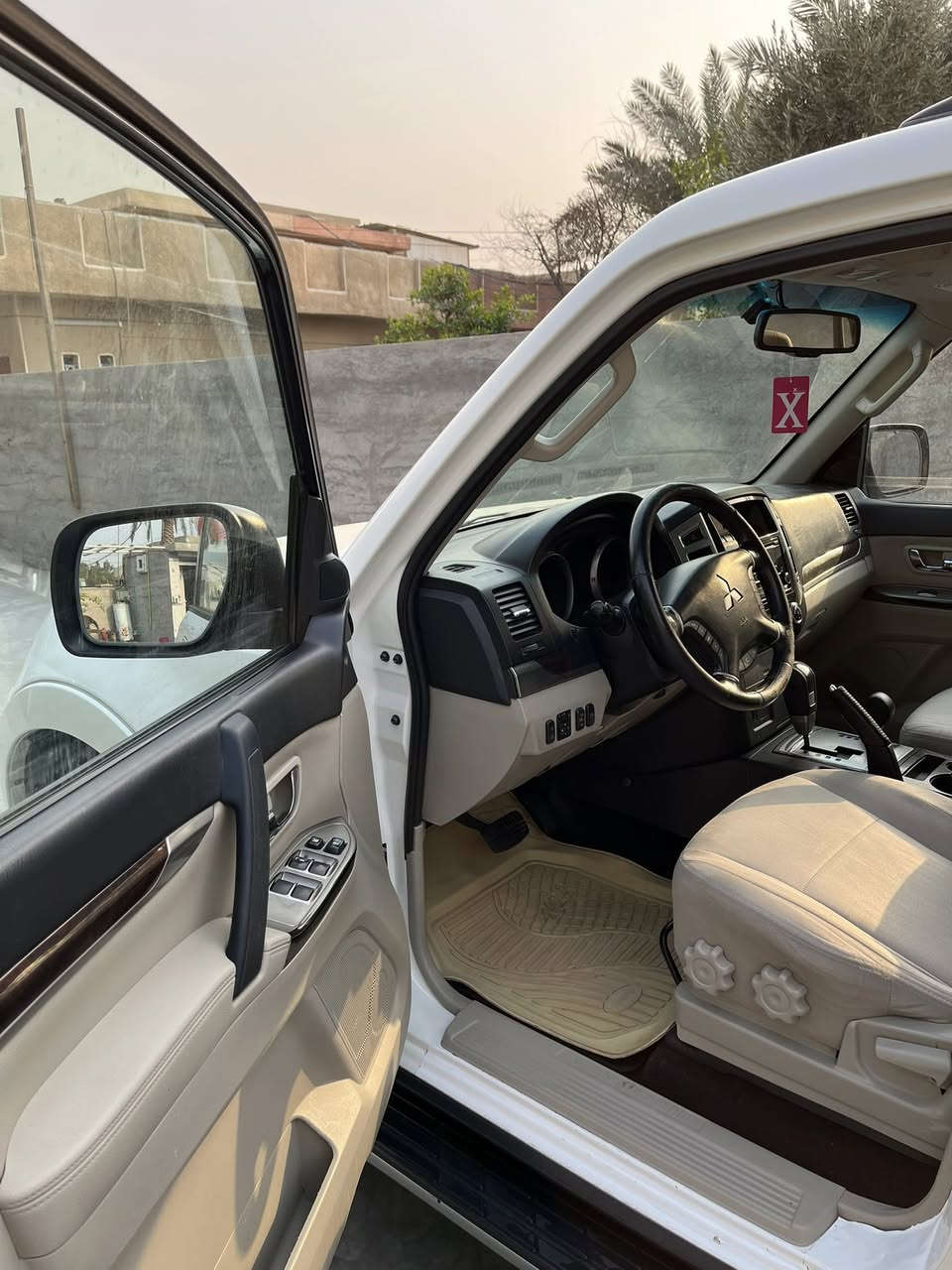 سلام عليكم باجيرو 2020 سياره جديده خير من الله بيضه سياره محرك 3500 كامرا خلفيه حساسات 
مكاني بغداد سعر 200 وبيها مجال 
رقم الهاتف ***********
