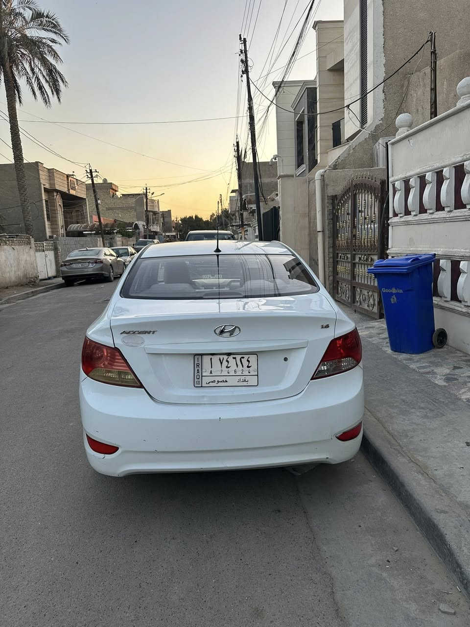 السلام عليكم
اكسنت ٢٠١٤ خليجي
محرك ١٦٠٠ دوش
ماشية ٢٢٩ 
رقم بغداد
بيها بابين من جهة السايق وجاملغ من جهة السكن 
البنيد مصبوغ نصه اثر جراد
السعر ٨٥ وبي مجال حگ الجية
مكاني بغداد الجديدة
***********
