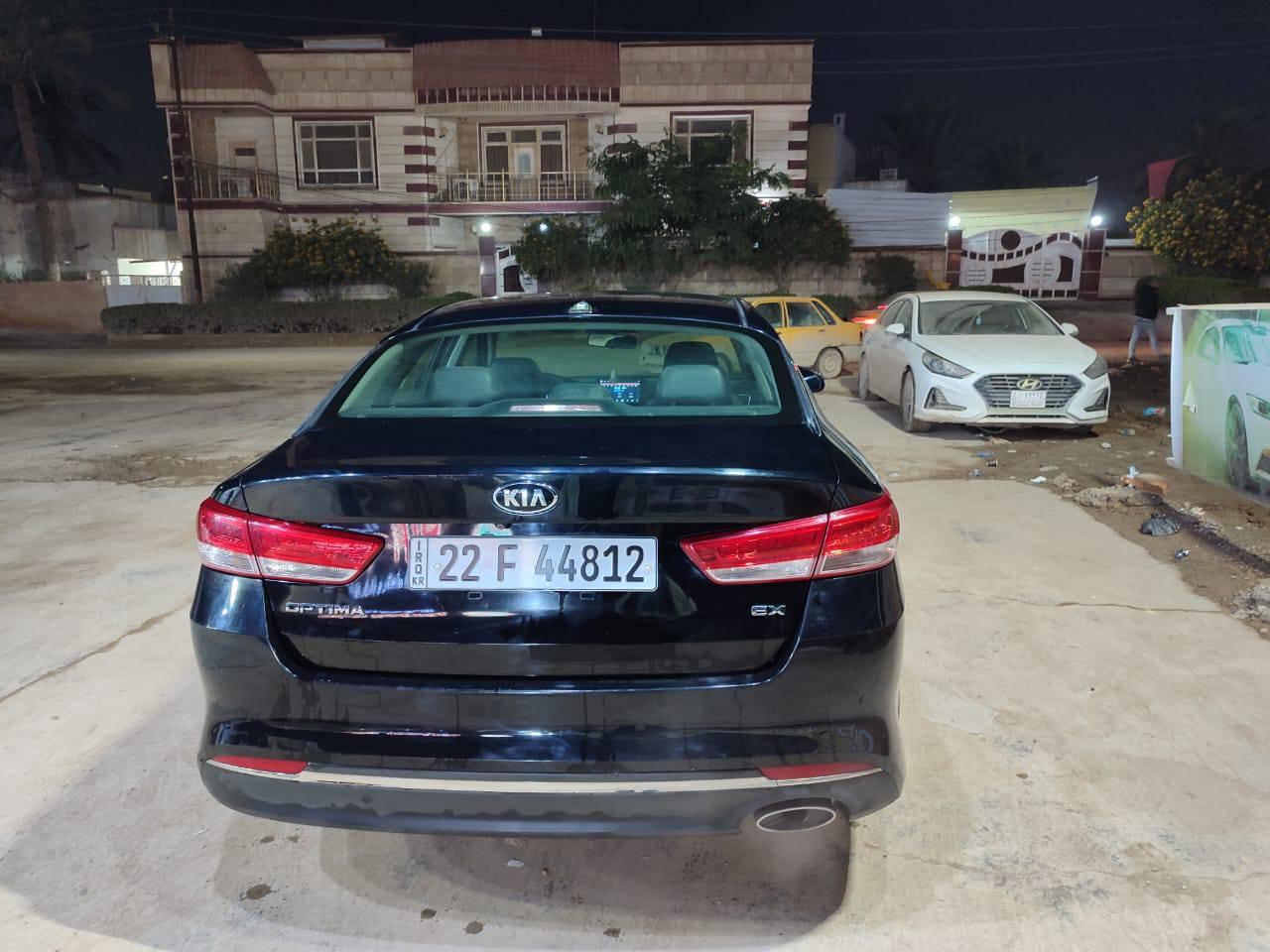 السلام عليكم 
كيا اوبتيما موديل 2016 وارد امريكي 
أربيل بأسمي سنوية ل 2028
سياره فول عدا البانوراما 
مواصفات 
1ـ بصمة تشغيل 
2ـ بصمة أبواب
3ـ شاشه
4ـ أشاير بالمري
5ـ تبريد قطعتين
6ـ مري شفط
7ـ كامرا دواره
8ـ تحكمات أستيرن
10ـ كشنات تدفئ تبريد
11ـ كشن السائق كهربائي 
12ـ كشنات جلد
وبعد بيها هواي مواصفات 
كير مكينه مكفولات محركها 2400
حادثها جاملغ وبنيد مبدل والضربه ما واصله لا لغود ولا شواصي حادثها كلش حلو وموجود وبيها هيج شكم بارد كلش بسيط 
سعرها 128 وبيها مجال وخادم
رقم صاحب السيارة *********** السكن الديوانية
