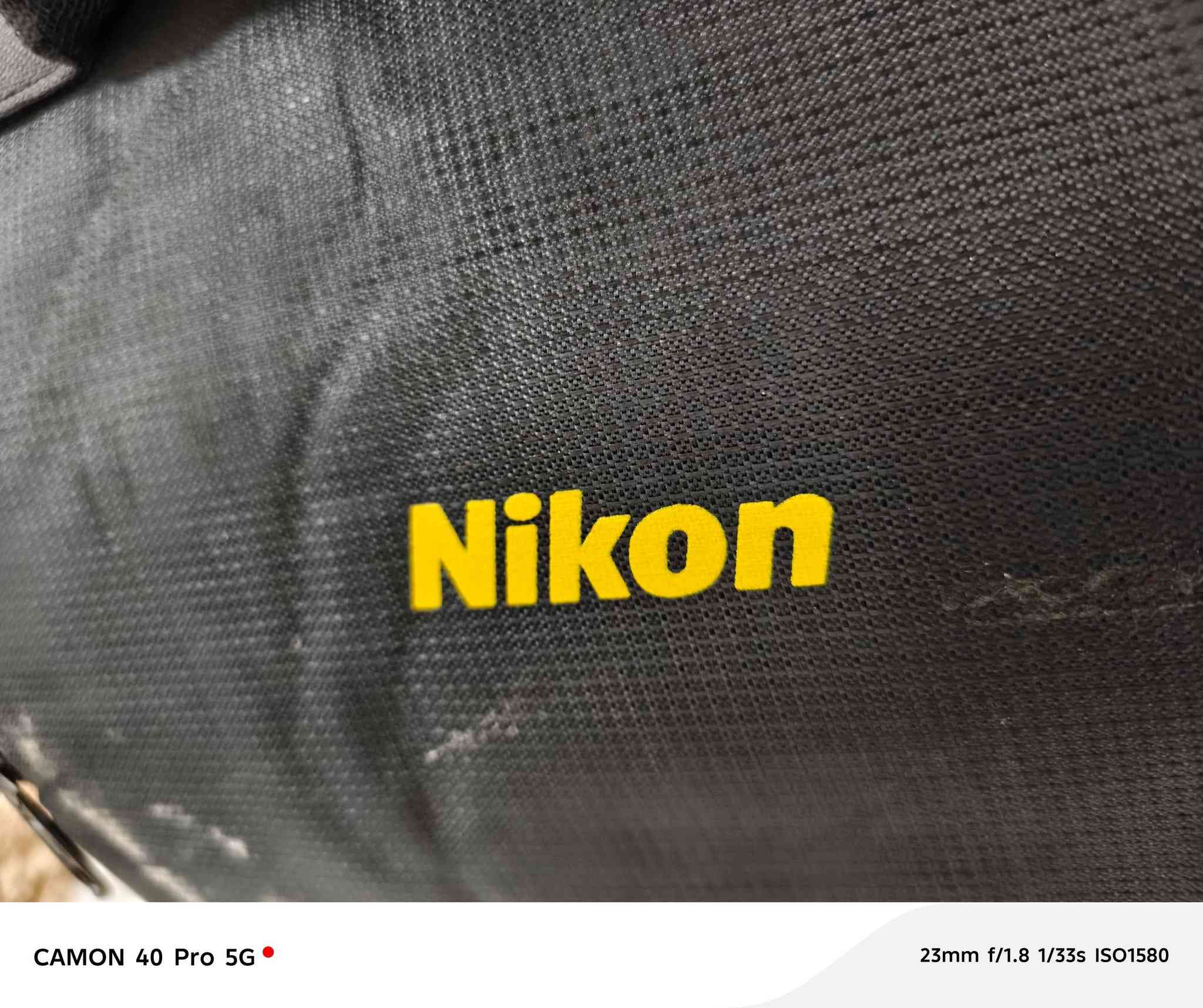 كاميرا نيكون D7100 نظافة 100‎%‎ وكلشي شغال 

واي زلغ او خدش مابيها 

ملحقات الأصلية: 

بدي +عدسة 18-105

جلدة (حافظه)

بطارية أصلية

جنطة نيكون (أصلية)


**إذا كنت صاحب هذا الإعلان وتريد حذفه لأي سبب، رجاءا أرسل رسالة إلى الدعم الفني**