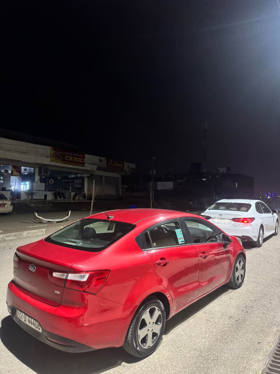 كيا ريو 2015 رقم سنوي جديد 
تحويل وكاله بشرط 
سياره بيها اربع قطع بخ بدون دواخل بدون ارباك بس جمالي 
گير محرك بشرط صرف نفخ مابي 
سعر 83$
مكاني دهوك 
رقم موبايل *********** زاخو, دهوك
