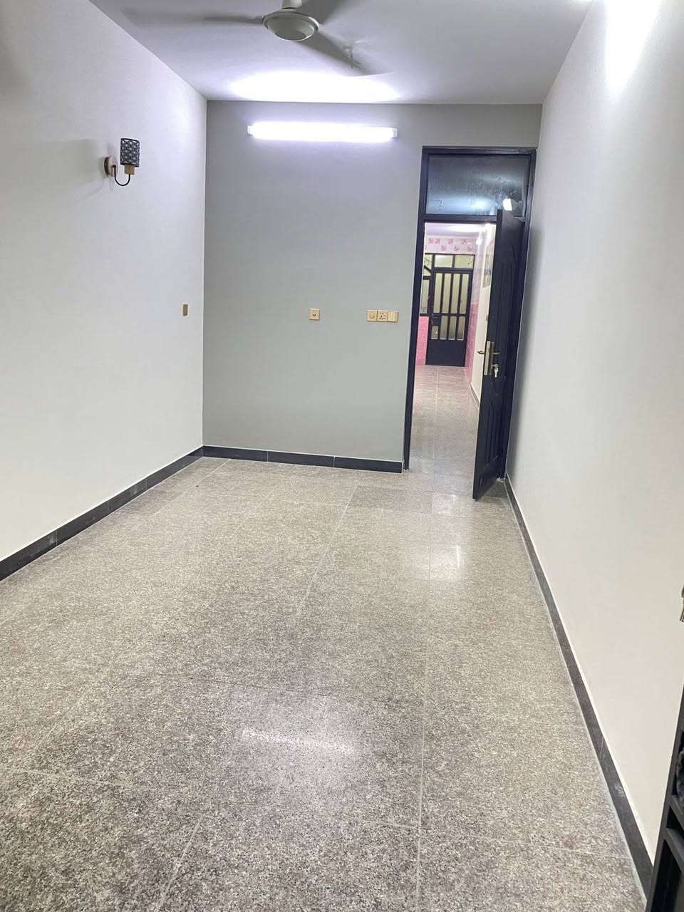 السلام عليكم
مشتمل للبيع بشعب عقار الثانيه كويتي/مساحه 63/واجهه 3وربع/نزال 21/تفاصيل المشتمل /طرمه استقبال حولي خدمات مطبخ/غرفتين فوك/للاستفسار ابو ريحانه 
الهاتف ***********
واتساب ***********

