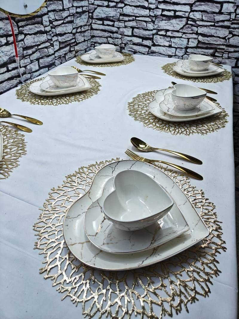 Service À Table Cœur Noir Jadco 18 Pièce 
عدد القطة 18 
يتكون من 
6 تع شرية 
6 تع الجواز 
6 بلى كبير 

⛔ ملاحظة ⛔
التوصيل مع شركة dhd Express 
وهدا منتج منقدروش نبعثو معاه منتوجات اخرى الا سارفيس لي كيفو تاملوكة, عين مخلوف


**إذا كنت صاحب هذا الإعلان وتريد حذفه لأي سبب، رجاءا أرسل رسالة إلى الدعم الفني**