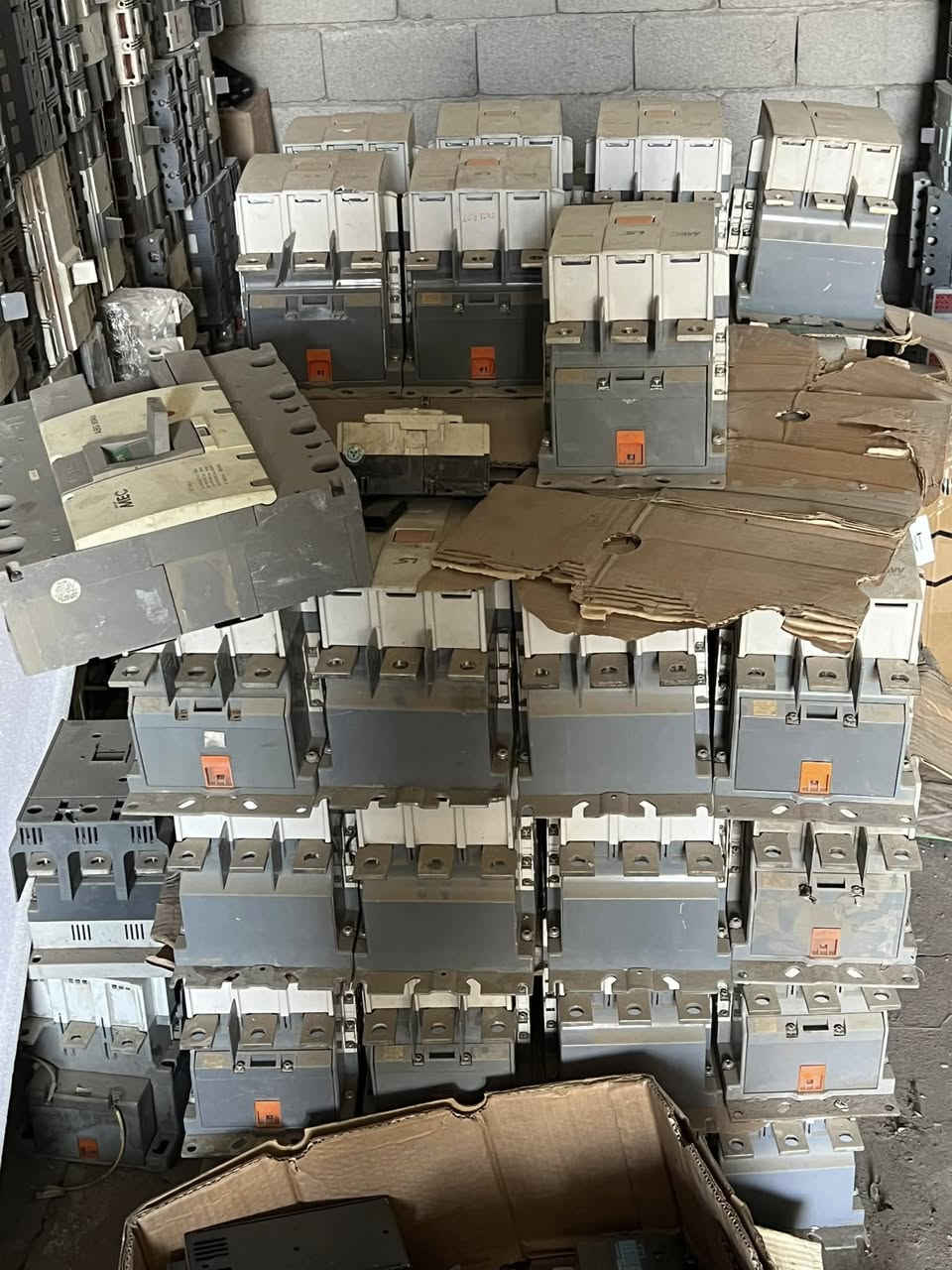 السلام عليكم وصول وجبه جديده من القواطع البالة آصلي 👉
قاطع ثنائي ١٠٠ امبير كوري وياباني حجم صغير 👈 ٧ الاف 
قاطع ثنائي ١٠٠ أمبير كوري وياباني حجم كبير 👈١٠ الاف 
قاطع ثلاثي ١٠٠ أمبير كوري وياباني حجم صغير 👈 ١٠ الاف 
قاطع ثلاثي ١٠٠ أمبير كوري وياباني حجم كبير 👈 ١٤ الاف 
قاطع رباعي ١٠٠ أمبير كوري وياباني حجم صغير 👈 ١٢ الاف 
قاطع رباعي ١٠٠ أمبير كوري وياباني حجم كبير 👈٢٠ الاف 
قاطع ثلاثي ١٢٥ أمبير كوري وياباني 👈 ١٨ الاف 
قاطع رباعي ١٢٥ أمبير كوري وياباني 👈 ٢٥ الاف 
قاطع ثلاثي من ١٥٠ أمبير إلى ٢٥٠ أمبير كوري وياباني 👈٢٥ الاف 
قاطع رباعي من ١٥٠ أمبير إلى ٢٥٠ أمبير كوري وياباني 👈٣٥ الف
قاطع ثلاثي ٤٠٠ أمبير كوري وياباني 👈 ٦٥ الاف 
قاطع رباعي ٤٠٠ أمبير كوري وياباني 👈٨٠ الاف 
قاطع ثلاثي ٦٠٠ أمبير كوري وياباني 👈 ٩٠ الاف 
قاطع رباعي ٦٠٠ أمبير كوري وياباني 👈١٣٠ الاف 
قاطع ثلاثي ٨٠٠ أمبير كوري وياباني 👈١٠٠ الاف 
قاطع رباعي ٨٠٠ أمبير كوري وياباني 👈١٤٠ الاف 
توجد لدينا خدمه توصيل الجميع المحافظات ***********
