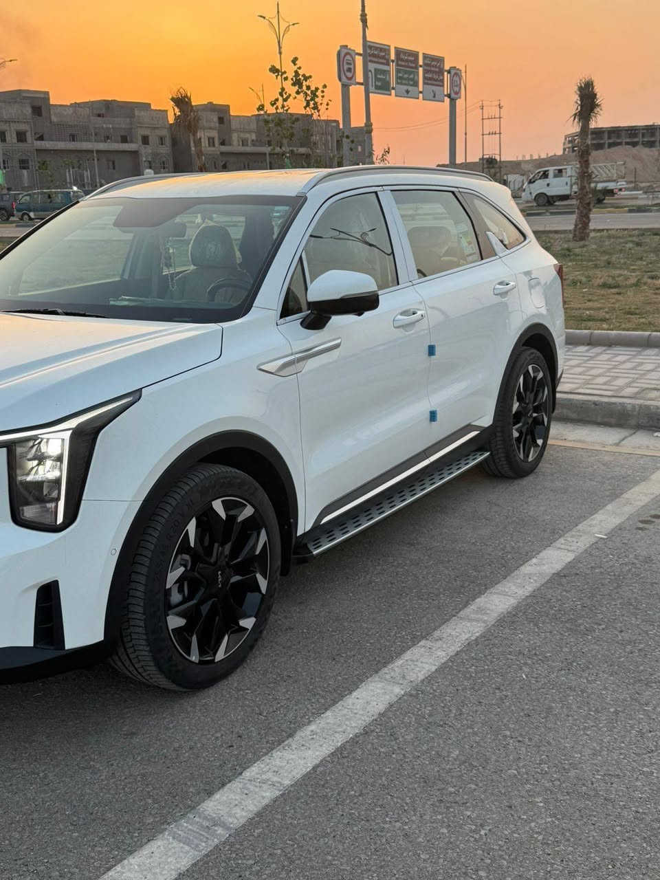 السلام عليكم سياره للبيع سيرنتو موديل 2025موصفات كامله ماعده القماره حديدماشيه 8 الف  باسمي اربيل السعر 34$ يعني 3شدات و40ورقه 
رقم ***********
مكان السياره كربلاء حي سيف سعد
