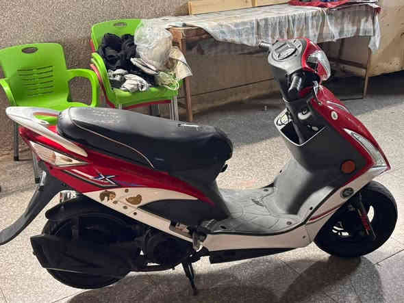 سلام عليكم دراجة كامكو جي بي حديث موديل 2018 لو 2016 ما متئكد الدراجة مكفولة كفالة عامة الدراجة لوك تجي تشوف المكينة مالتهة اذا مو تلمع ترجعهة الدراجة كل 10 ايام اديرلهة امزويل قبل 6 اشهر نزلتهة رمبة ع ايدي الوصل مالتهة موجود اخذتهة ب مليون و800 حاليآ عارضهة ب مليون و 250 وبيهة مجال حك الجية 
مكاني بغداد حي اور الدراجة ماشية 25 الف فقط 
***********
