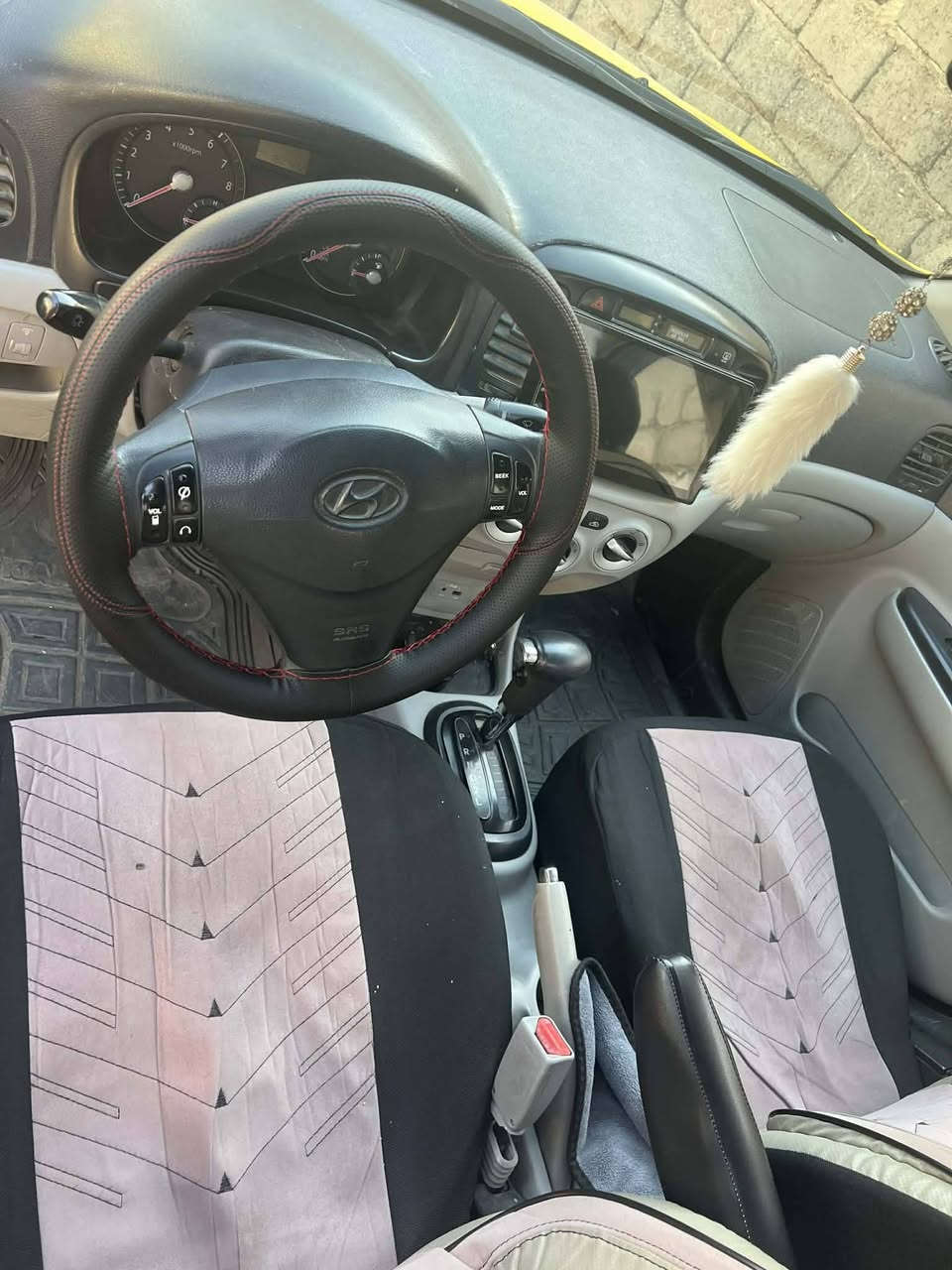 اكسنت للبيع 2009
محرك ١٦ شرط 
ضررها جاملغ بوند بدون دواخل شرط 
السياره بسمي شرط التحويل 
باتري جديد طخم تاير جديد 
بيها كربون 
السعر 86 وبيها مجال 
***********
***********
