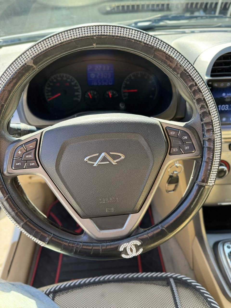 السلام عليكم للبيع شيري موديل 2015 بيهة ظربة بل جنطة ومصلحة سيارة حلوة ونظيفة للاستفسار *********** 
اخوان اني مكلف بل نشر هذا رقم صاحب السيارة مكانهة بغداد راشدية
