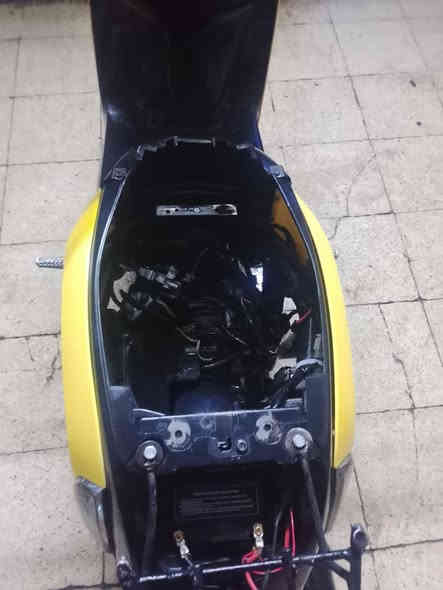 السلام عليكم دراجة ماكس بوليس ليموني 🍋🍋 نوزل الدراجه خير من الله شغاله سلف هندر بكل وقت مكينه ناعمه  كهربائية شغاله لايت بكلايت اشاير  السعر 450 وبيها مجال مكاني الدوره أبو دشير تواصل (***********)منتظر الجوراني واتساب فقط
