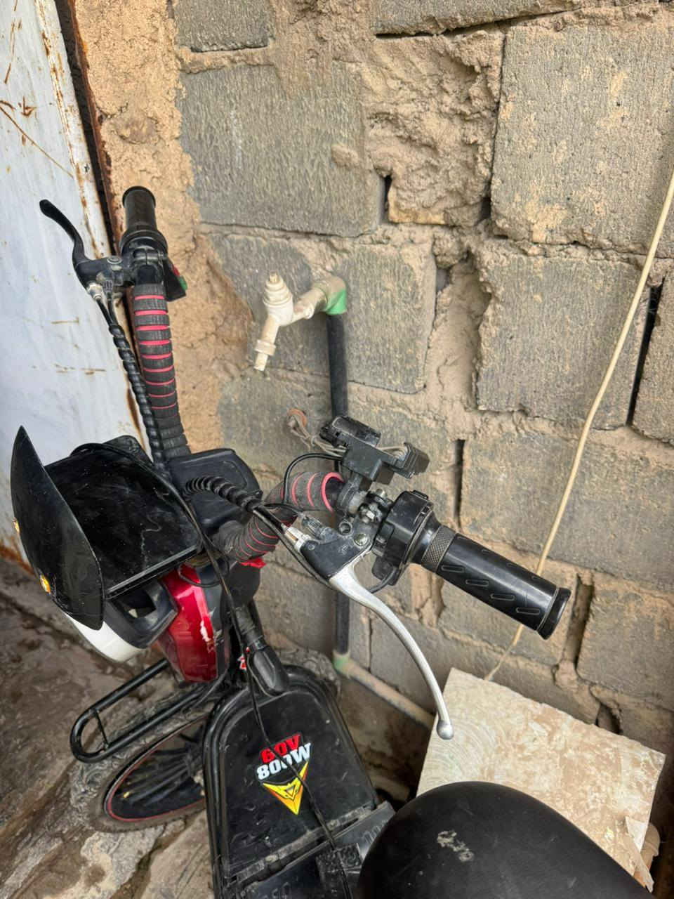 السلام عليكم خوان بايسكل شحن جان كلشي مابي بس تركته فتره ماتعال يشتغل حته بطاريته مال شحن موجوده ماعرف شنو المشكله بي سعره 60 الف مكاني بجزائر


**إذا كنت صاحب هذا الإعلان وتريد حذفه لأي سبب، رجاءا أرسل رسالة إلى الدعم الفني**