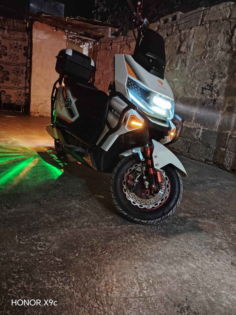 السلام عليكم عيني موتور شحن للبيع فول مواصفات 100 على 100 اتصال على هذا الرقم ***********
