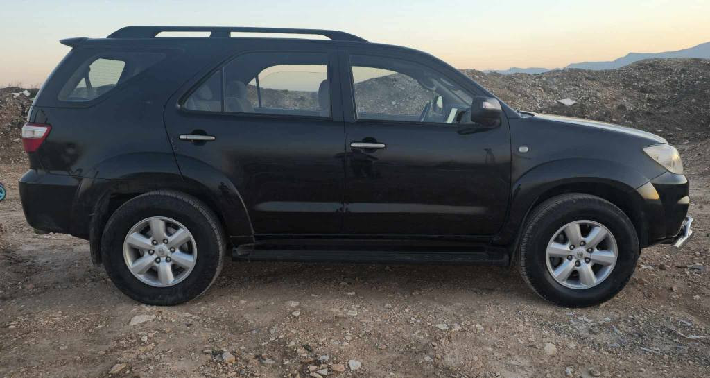 تۆیۆتا فۆرچنەر 2011 ، ڕەنگی ڕەش ، قفڵ مەرکەزی ، تەبرید مەرکەزی ، جام و ئاوێنە کارەبا ، سێ ڕیز کوشن ، گێڕو مەکینەو تەبرید بەشەرت ، بێ دەعم و بێ بۆیاخ ، ڕەقەم هەولێر ، سەنەوی تازە ، 155 وەرەقەو مامەڵە *********** أربيل, العراق
