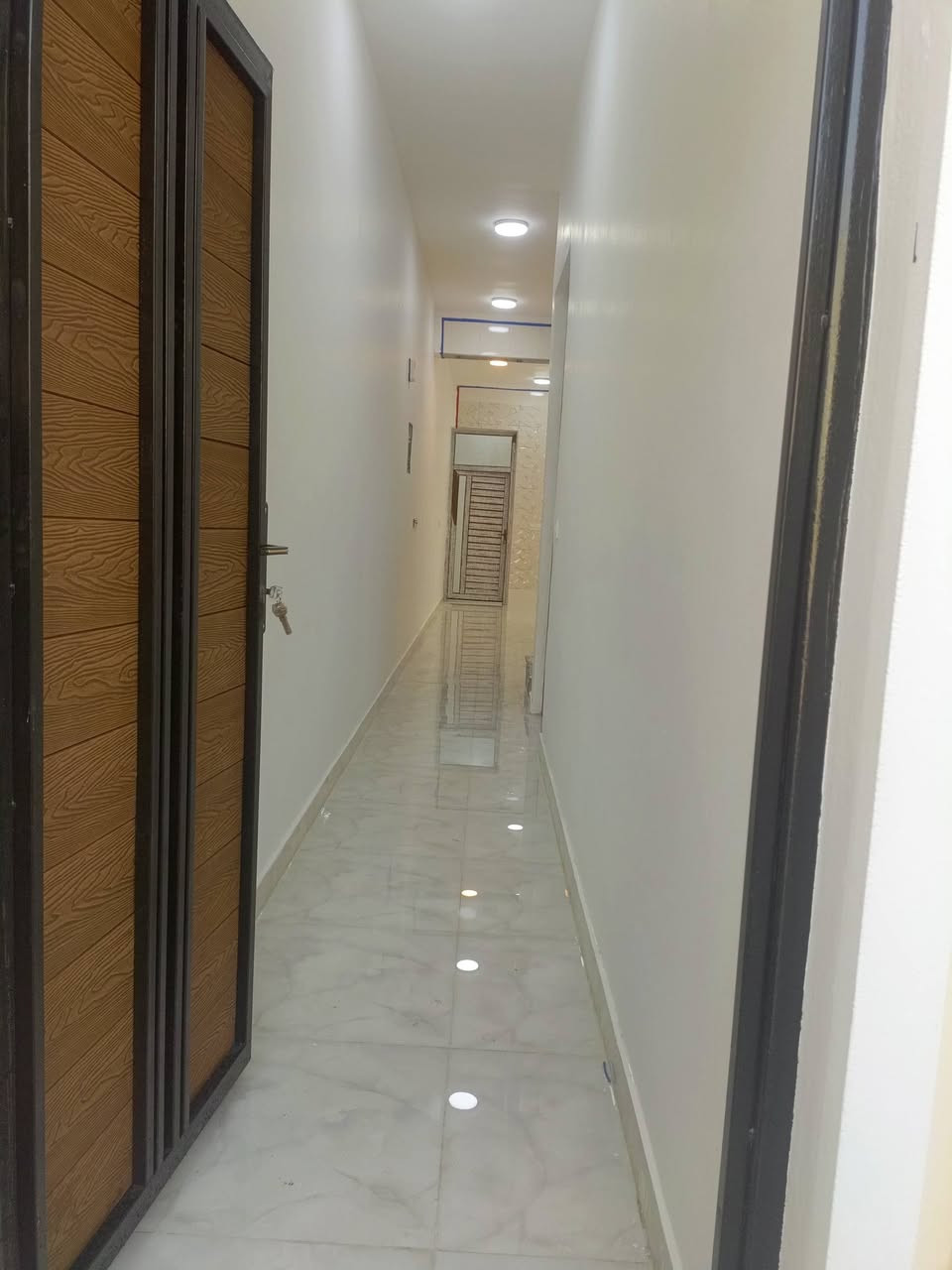 بسم الله
دار للبيع المساحه 100متر 5*20
طابقين فول مواصفات استقبال وصاله ومطبخ غرفه نوم صحيات 
الطابق الثاني غرفتين نوم وصاله وصحيات سطح خارجي 
التحرير الزراعي محمد ليلئ الجزء الاول قريب كلش من الشارع الرئيسي 40متر 
طابو سند 25
الاتصال ***********
