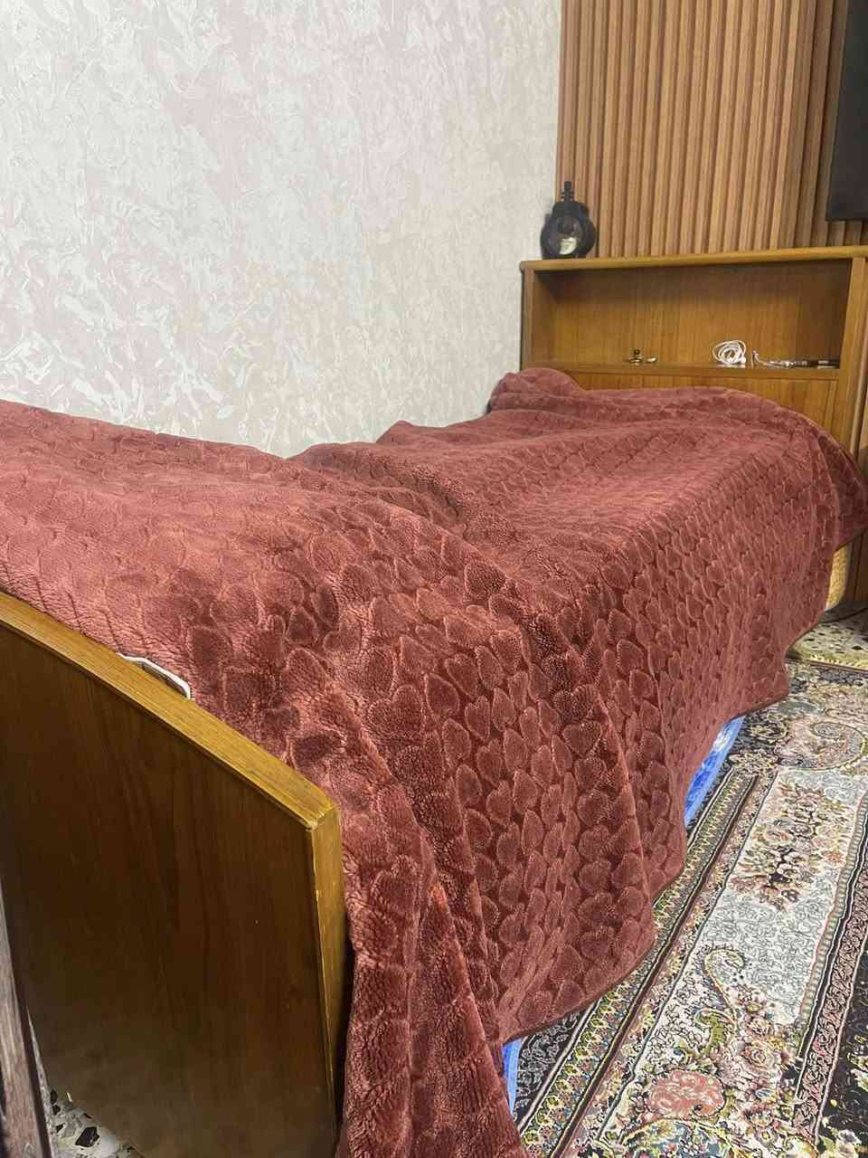 جربايه نفر واحد توصا نضيفه السرير  بلوك السعر 100وبيه مجال *********** البياع الرساله
