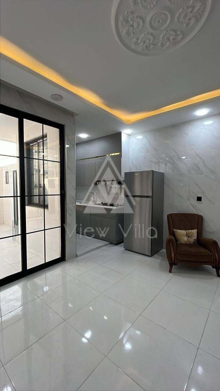 منزل للإجار 100m  البيت مؤثث زيرو نضيف جداً 
يتكون من 3 غرف نوم ونضام دكت 

🔹شركة  #ViewVilla  للعقارات 
🔸لدينا عروض تناسبك_رابط القناة بأول تعليق(للعقارات المعروضة داخل أربيل)

للتواصل 📞:***********
