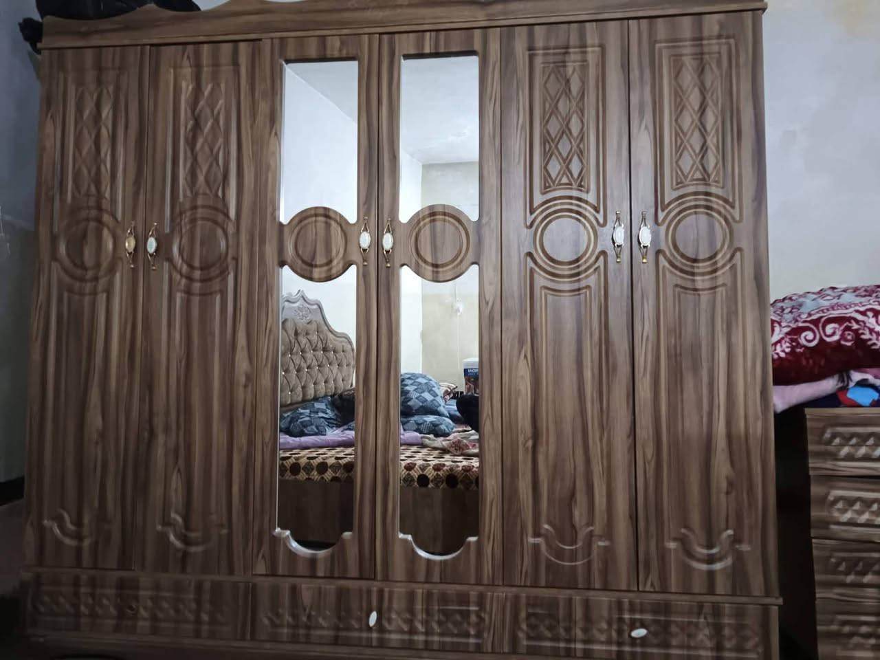 سلام عليكم عندي غرفت نوم البيع سعرها 650الف رقمي ***********
