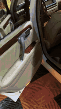 فتحة سقف • داخل جلد • مكينة بكفالة