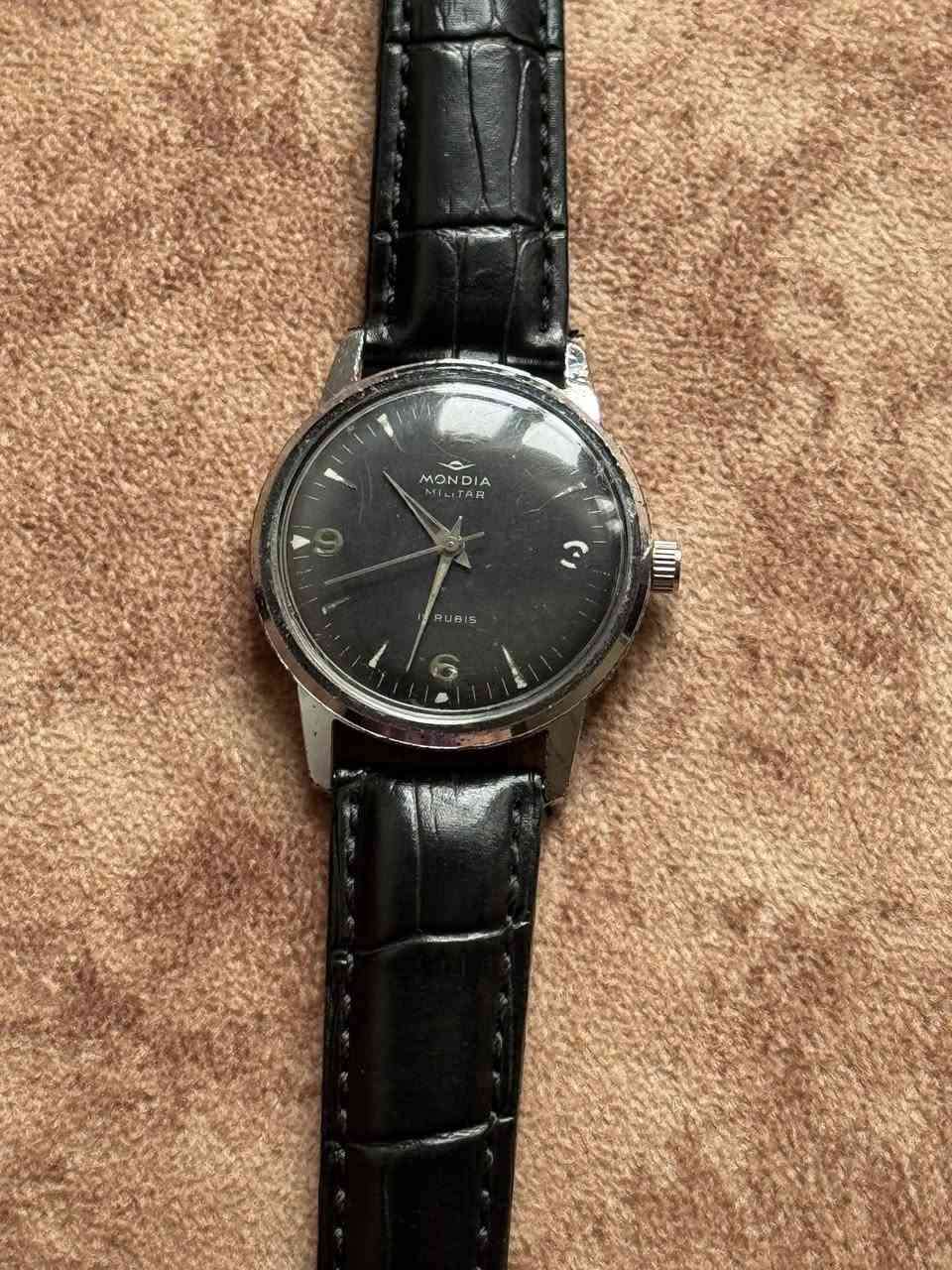 مجموعة ساعات للبيع
عدد 4
1/ اتوماتيك
3/ تكويك 
نظافة تامة 
شغل مضبوط 
تيتوس /مونديا/سور
سعر الكل 165 الف
يوجد توصيل لجميع المحافظات 
***********
