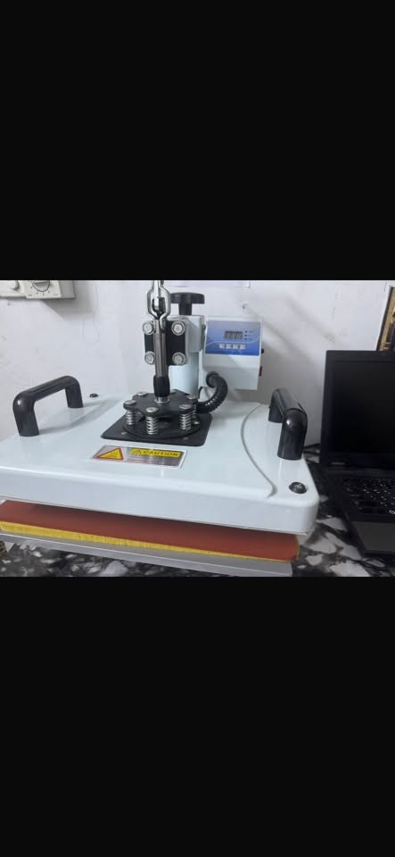 طابعه ابيسون l8050 + مكبس حراري 5*1  شغالات ونضيفات استخدام قليل ابيعهن ثنينهن 370 وبيهن مجال وياهن غراض هدايا اذا تحب تبلش مشروع تاخذ شي جاهز *********** مكاني بغداد الكرخ

