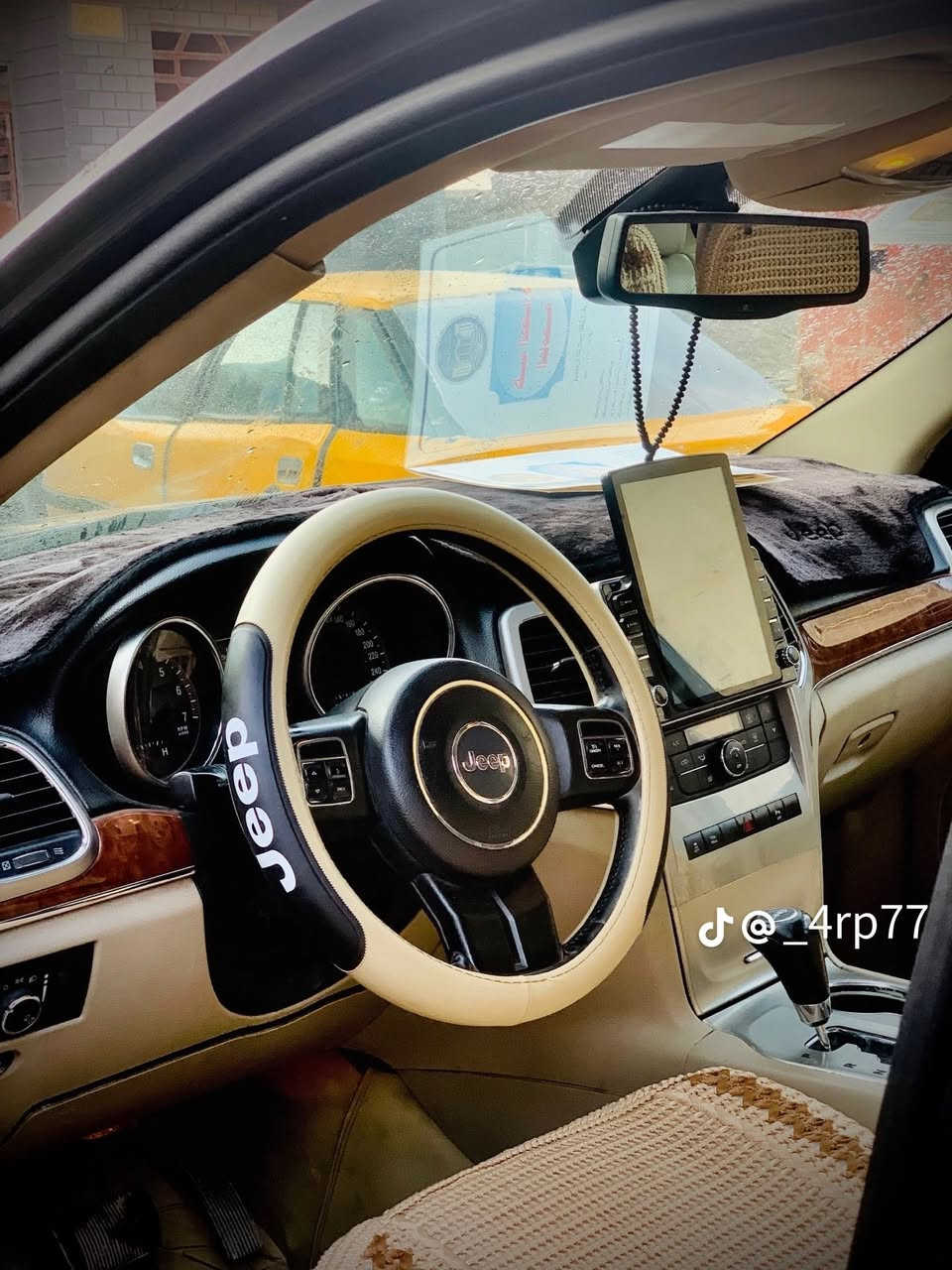 السلام عليكم
‏للبيع جيب لاريدو موديل 2011 ضرر جاملغ وبنيد بدون دواخل وشاصي ولغد شرط + باب الخلفي صبغ بدون دواخل 
مكينه 8V هيمي بانزين شرط لاتنقيص ولاتبخير 
المواصفات فول لمتد واحد على واحد 
بصمه تشغل + فتحت سقف + كراسي كهرباء +مري شفط + كهرباء + تحكم استيرن + كراسي جلد + تخم تاير + صدر + تبريد + تدفئه شرط 
السياره حلوه وجاهزه من كلشي مابي اي نقص  
رقم بغداد الدولي بسمي سنويه ٣٠
السعر تصل
الاستفسار ***********
منضومه غاز مشدوده عليه انسه شي اسمه صرف
