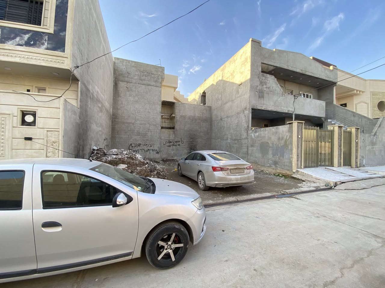 الأرض للبيع  في حي الحدباء قرب حي حمو رابي وقرب سايدين كركوك تبعد عن سايدين كركوك مسافه قصيره مساحت الأرض 100مربع 
العمق 10
الواجها 12
الاستفسار عا رقم***********كورك
اسياء ***********
