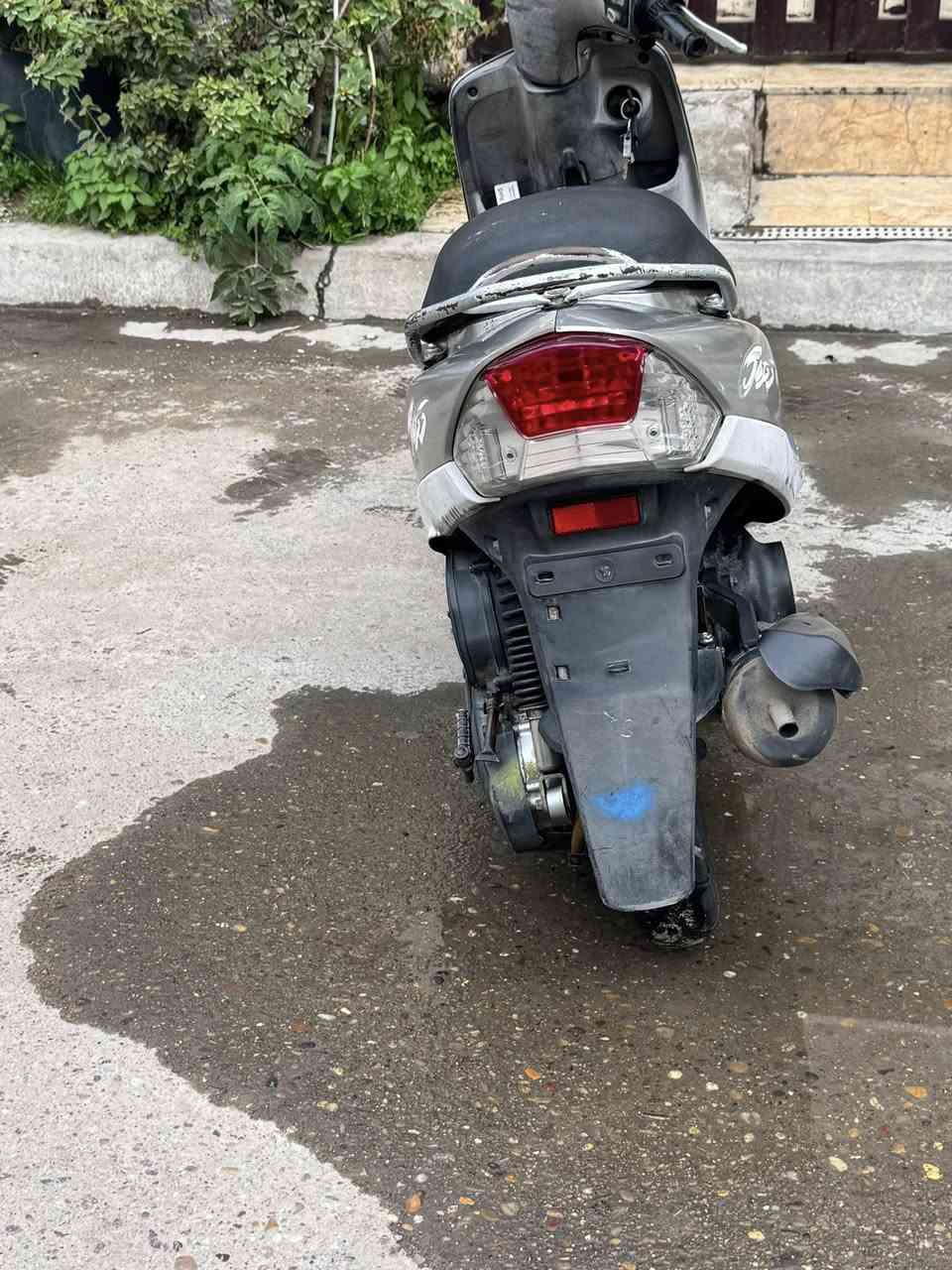 سلام عليكم ماكس منغولي دراجه مال رمبه صار شهرين من منزلها ختم واحد سلف هندر خير من الله مكفوله من الفتح وصوت ودخان نقصها جاملغ امامي فقط وستان تعليك كامله دراجه من كل النواحي اوراق معرض اصليه العده مالتها بصندوك سعرها ٥٥٠ وبيها شي بسيط حك الجيه مكاني بغداد صليخ ٦٠٠  *********** بيع او مراوس حسب  القناعه
