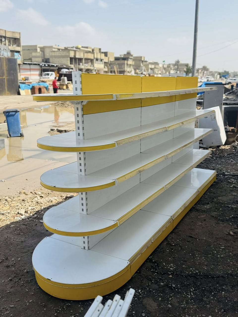 سفينه وسطيه تركي الآصلي🇹🇷 مستعمل قليل نضافه 💯 للاستفسار *********** مكاني بغداد  طولها ٣متار ونص ارتفاع متر ٧٠
