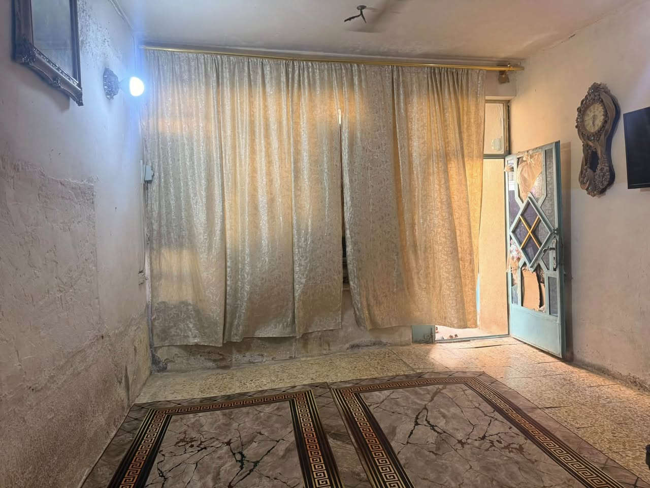 بيت للبيع المكان جسر دياله القديم  
المساحه 162 متر  ***********
***********
