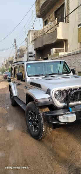 جيب رانكلر صحاري (4Xe) 2022 هايبرد الكترك
 بـيع أو مراوس حسب القناعة 
..رقم بغداد بأسمي 
..بيها مكانين صبغ بسيطات بدون لغود بدون شواصي
حجم المحرك: 2000 تيربو + هايبرد +شحن خارجي شحن يمشيك ٥٠ الى ٦٠ كيلو
المسافة المقطوعة: 33 الف ميل
(قمارة بانوراما كشف كهرباء)
تشغيل بصمة 
لوكير دفع رباعي
كشافات أمامية 
شحن خارجي 
هيتر بالستيرن 
شاشة عرض 
تدفئة بالكشنات 
تشغيل عن بعد 
كشنات جلد 
دمام خلفي 

ملاحظات
 السيارة عليها كت كامل روبيكون
1_دعامية أمامية روبيكون حديد 
2_فندرات جانبية ربيكون LED 
3_بنيد روبيكون 
4_دعامية خلفية روبيكون 
5_ويل وتاير روبيكون 
6_قمارة بانوراما كهرباء
7_دبلات روبيكون 
السعر 275 وبيها مجال بسيط سيارة مصروف عليها هواي ومزوده وكالة كله اصلي وابو الخبره يعرف شكد صرفياتها 
***********_بغداد بغداد
