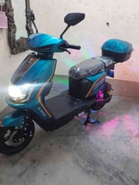 دراجه للبيع 5 باتري كبار لدراجه بعدهي جديده للستفسار الاتصال على الرقم...