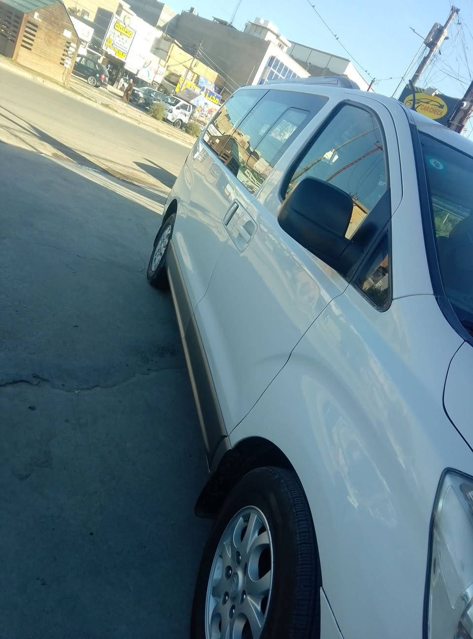 سلام عليكم استاركس موديل 2010 رقم بغداد تحويل ثاني يوم سياره فول مواصفات كير محرك اكسن جديد السعر 150وبيها مجال المكان بغداد الطارميه للاستفسار ***********
