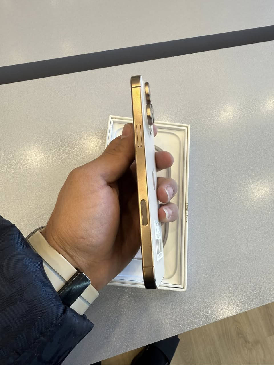 سلام عليكوم Iphone 16 Pro Max كولش نضيفه بطاريه 99 مشحون 143 الجهاز عربي ذاكره 256 الجهاز كولش نضيفه مبيهه شخط
سعره جوه السوك ابيعه 
بدون امراوس فقط بيع 
عنوان بغداد زيونه شارع ربيعي
***********  واتس اب 
السعر 1,300,000
قفل
شباب ما ابيعه 1,290,000
