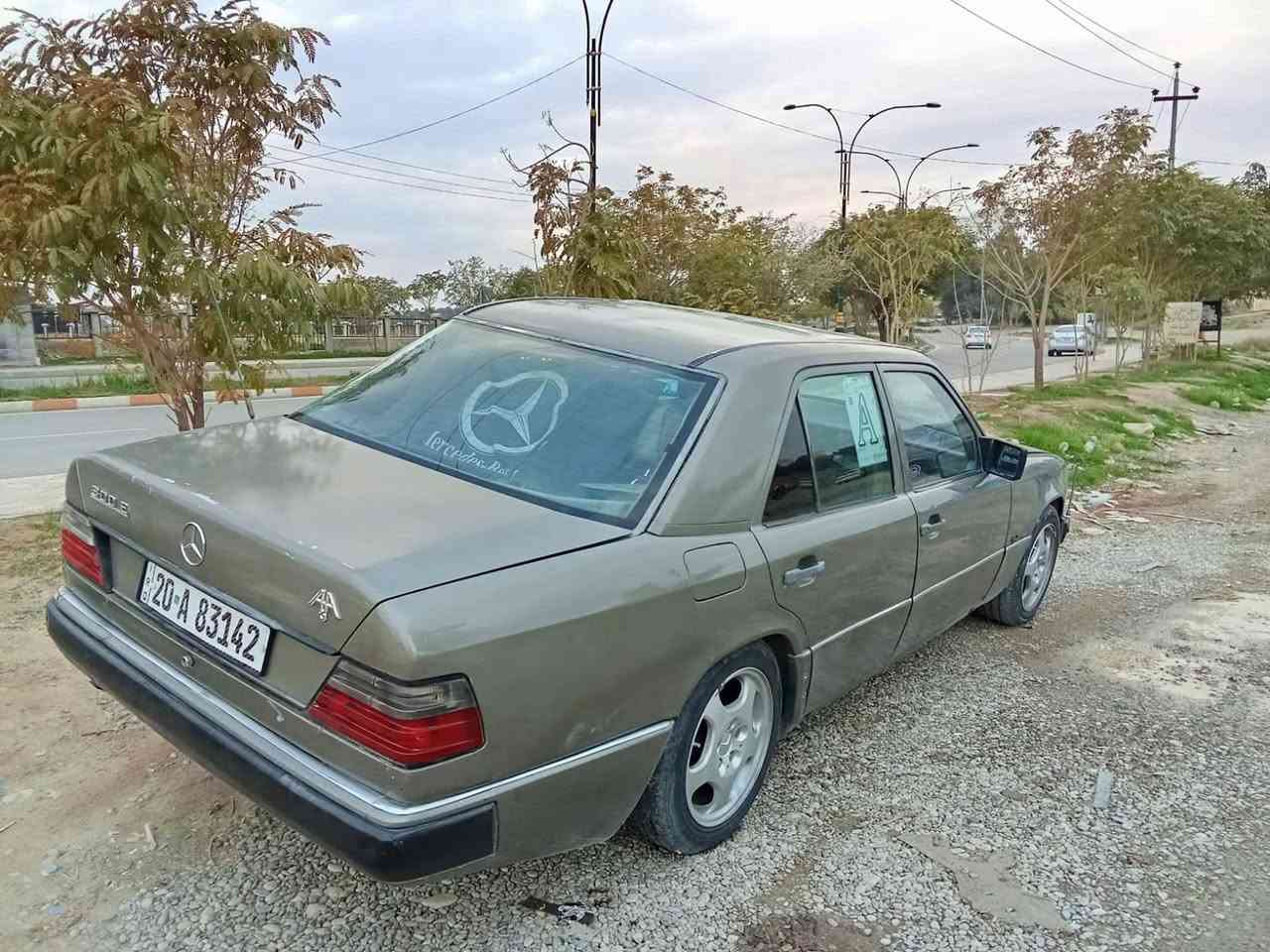 سلام عليكم للبيع مارسدس دب مديل 88 محرك بطه 250 رقم ديالئ سنويه لحد 30 حداده جديد مصبوغه عام للجماليه السعر58بيه مجال للطيبين رقم *********** عنوان ديالئ خانقين
