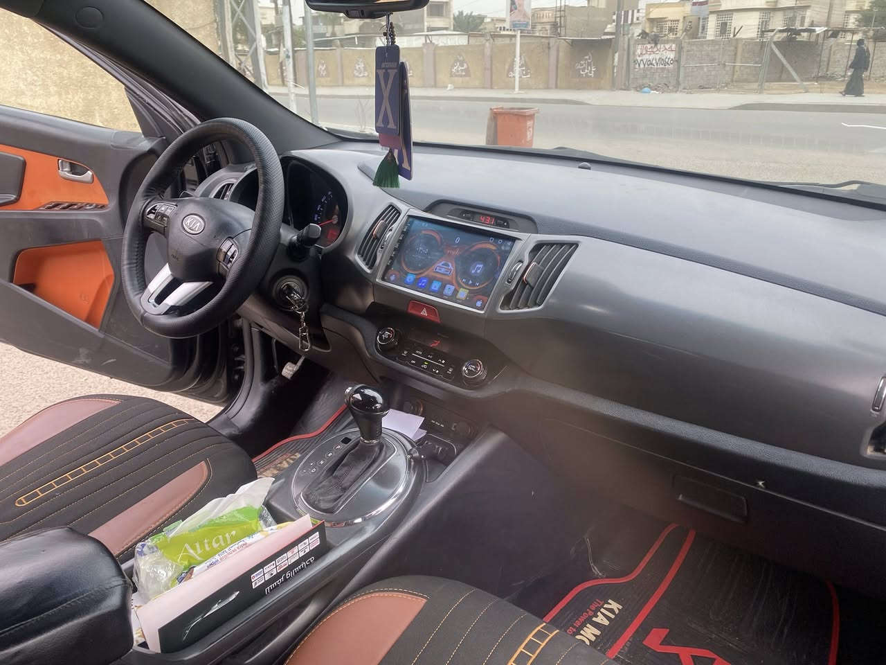 السلام عليكم كيا سبورتج ٢٠١١ خليجي رقم بغداد الجديد بأسمي فول مواصفات عدا البصمة مكفولة من الصبغ والحادث فقط بارد قليل جدا السعر ١٢٨ للاتصال ***********
