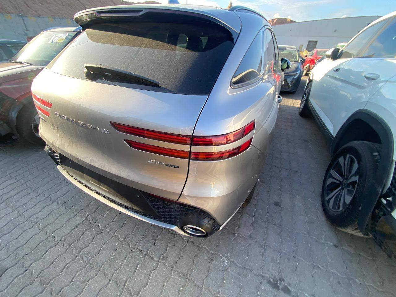 جينسس GV70 سبورت بريستيج (Sport Prestige) للبيع
موديل: 2025
الفئة: سبورت بريستيج (Sport Prestige) – أعلى فئة
المحرك: 3.5 لتر V6 توين تيربو
الدفع: دفع رباعي AWD
القير: أوتوماتيك 8 سرعات
المواصفات:
محرك 3.5 لتر توين تيربو بقوة 375 حصان
دفع رباعي AWD
فتحة سقف بانوراما
مقاعد جلد نابا فاخر بنقشة رياضية
تبريد وتسخين مقاعد أمامية وخلفية ومساج مقاعد
شاشة كبيرة مع نظام ملاحة+ وقيادة ذاتية
كاميرا 360 درجة
عرض المعلومات على الزجاج (HUD)
تشغيل بصمة + دخول ذكي +وركن السيارة ذكي
ذاكرة مقاعد للسائق والراكب
نظام صوت فاخر
ديكور داخلي كاربون فايبر
حساسات أمامية وخلفية
رادار + أنظمة أمان متكاملة
جنوط رياضية قياس 21 إنج
حالة السيارة:
نضيف جداً ماشيه ٥٠٠٠k
وارد أمريكي
كلين تايتل (Clean Title)
بحالة ممتازة جداً
السعر: (395)
الموقع: (بغداد) الرقم بغداد
للاستفسار: (***********)
مستعجل على البيع
