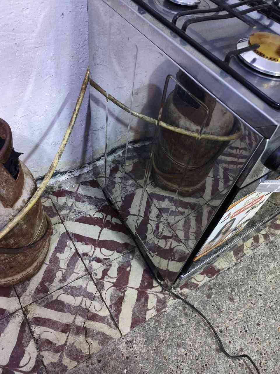 اخو الجديد 
طباخ فريش مصري باب الاول نصيف جدا شغال غاز كهرباء 
مكاني الحله مركز مدينه.
رقم *********** استفسار اتصال او واتساب
